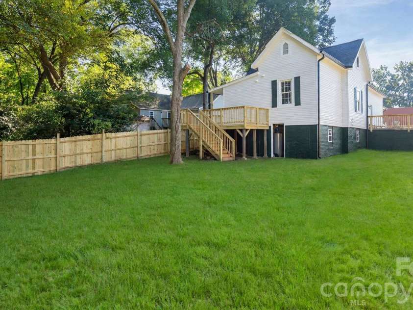 604 Oak Street, Mooresville, NC 28115.  MLS# CAR4434539, YatesRealty ID 58214. 