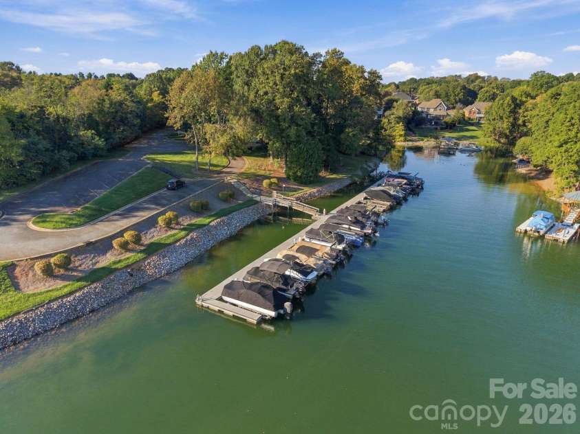 105 Kings Crest Drive, Mooresville, NC 28117.  MLS# CAR4434427, YatesRealty ID 58217. Boat Slips