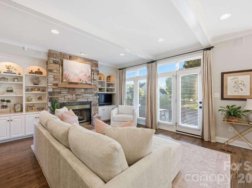 105 Kings Crest Drive, Mooresville, NC 28117.  MLS# CAR4434427, YatesRealty ID 58217. Great Room