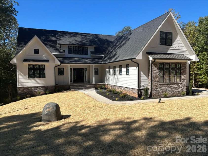 541 Kemp Road, Mooresville, NC 28117.  MLS# CAR4425485, YatesRealty ID 58219. 