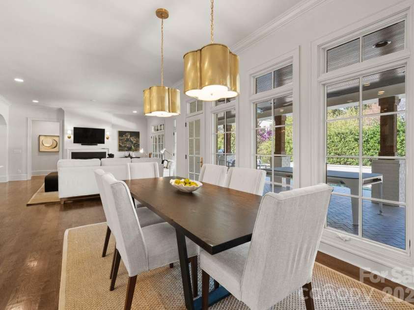 2043 Sharon Lane, Charlotte, NC 28211.  MLS# CAR4357556, YatesRealty ID 5822. Breakfast 