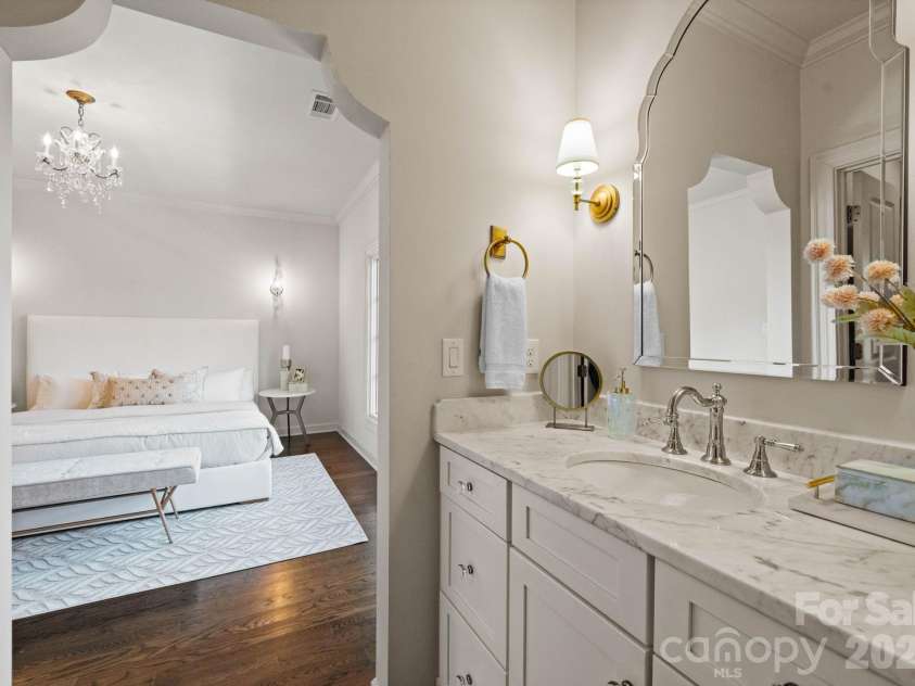 2043 Sharon Lane, Charlotte, NC 28211.  MLS# CAR4357556, YatesRealty ID 5822. Dual Entry Full Bath 3
