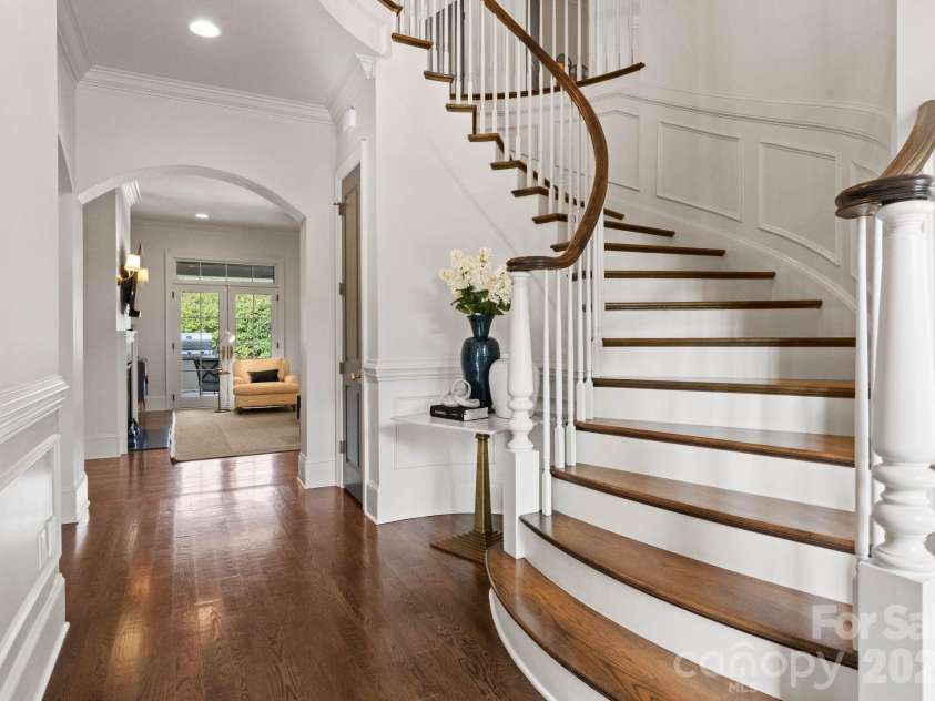 2043 Sharon Lane, Charlotte, NC 28211.  MLS# CAR4357556, YatesRealty ID 5822. Foyer 