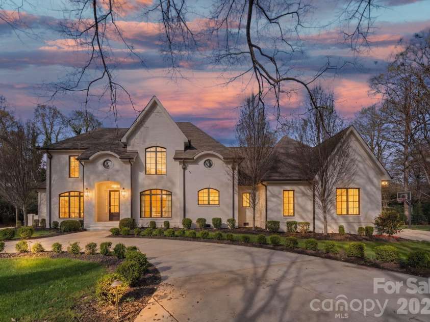 2043 Sharon Lane, Charlotte, NC 28211.  MLS# CAR4357556, YatesRealty ID 5822. Front Exterior 