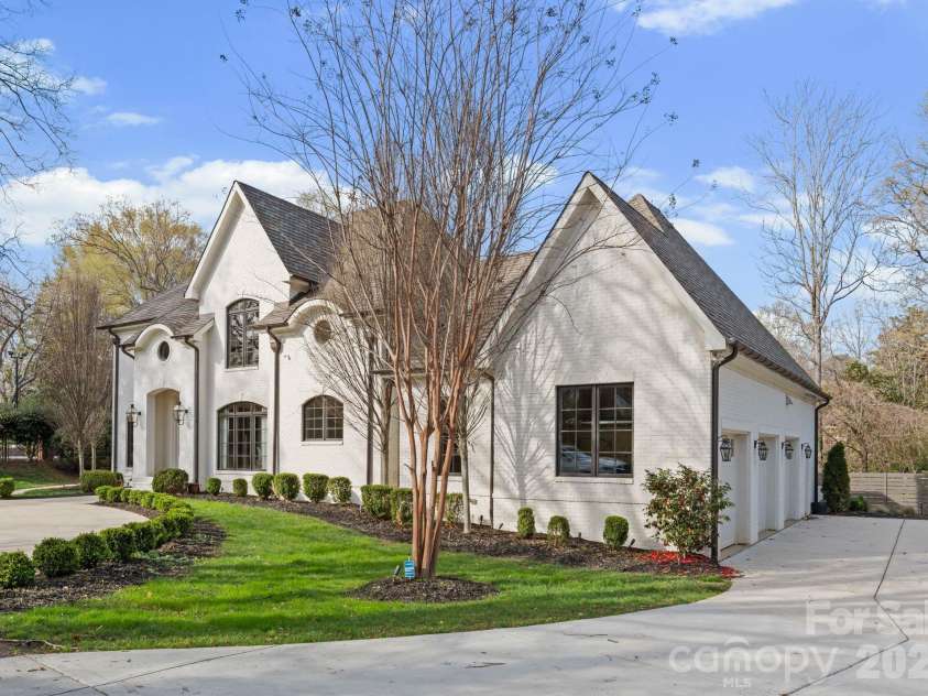 2043 Sharon Lane, Charlotte, NC 28211.  MLS# CAR4357556, YatesRealty ID 5822. Front Exterior