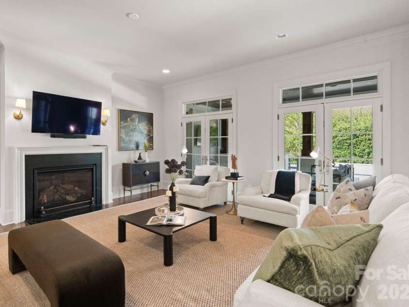 2043 Sharon Lane, Charlotte, NC 28211.  MLS# CAR4357556, YatesRealty ID 5822. Great Room 
