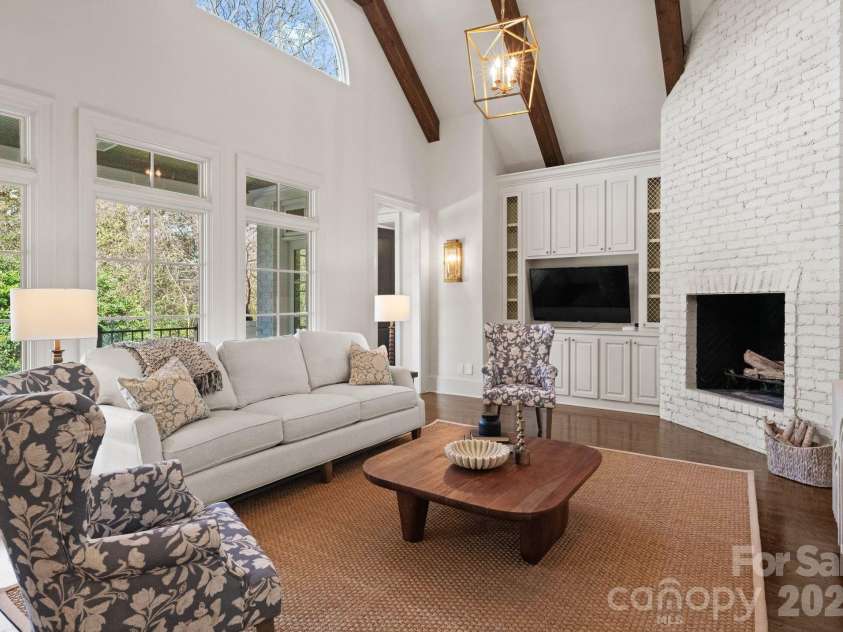 2043 Sharon Lane, Charlotte, NC 28211.  MLS# CAR4357556, YatesRealty ID 5822. Keeping Room 