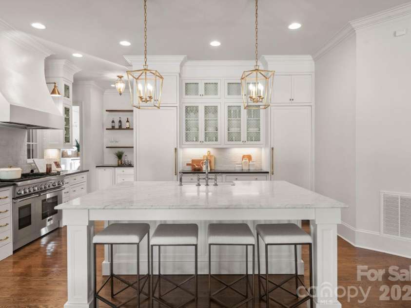 2043 Sharon Lane, Charlotte, NC 28211.  MLS# CAR4357556, YatesRealty ID 5822. Kitchen 