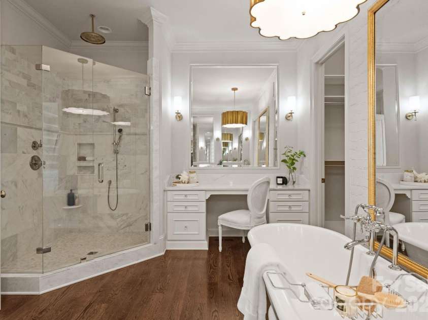 2043 Sharon Lane, Charlotte, NC 28211.  MLS# CAR4357556, YatesRealty ID 5822. Primary Bathroom 