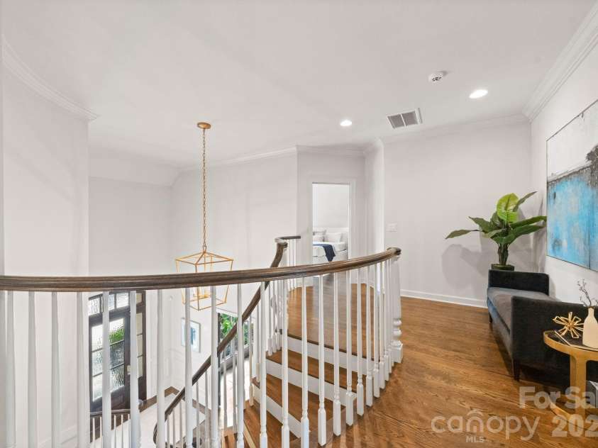 2043 Sharon Lane, Charlotte, NC 28211.  MLS# CAR4357556, YatesRealty ID 5822. Upper Landing 
