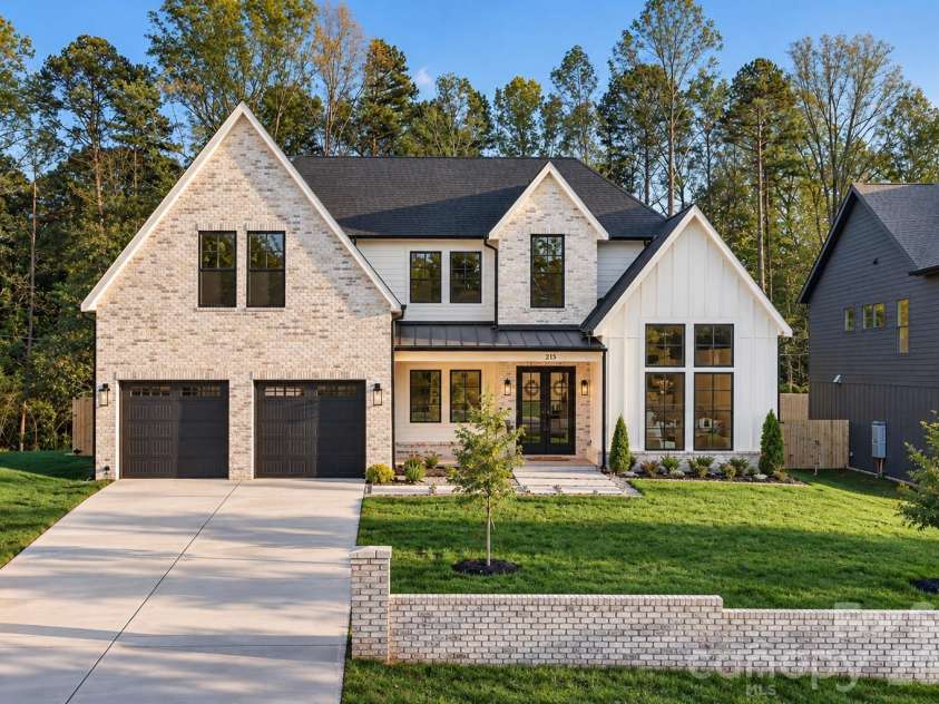 215 Smithfield Drive, Charlotte, NC 28270.  MLS# CAR4435405, YatesRealty ID 58221. 