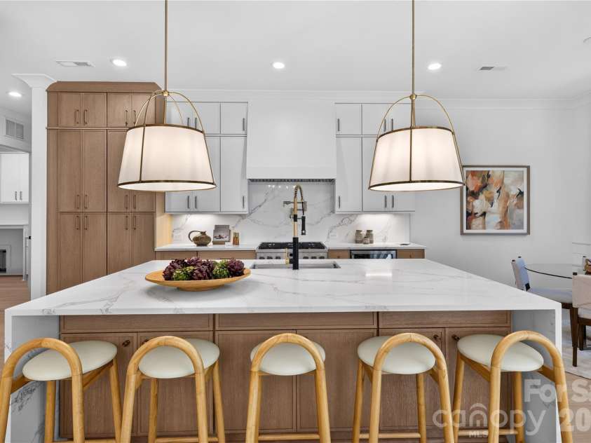 215 Smithfield Drive, Charlotte, NC 28270.  MLS# CAR4435405, YatesRealty ID 58221. 