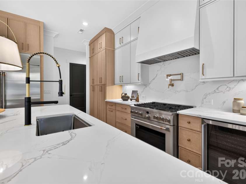 215 Smithfield Drive, Charlotte, NC 28270.  MLS# CAR4435405, YatesRealty ID 58221. 