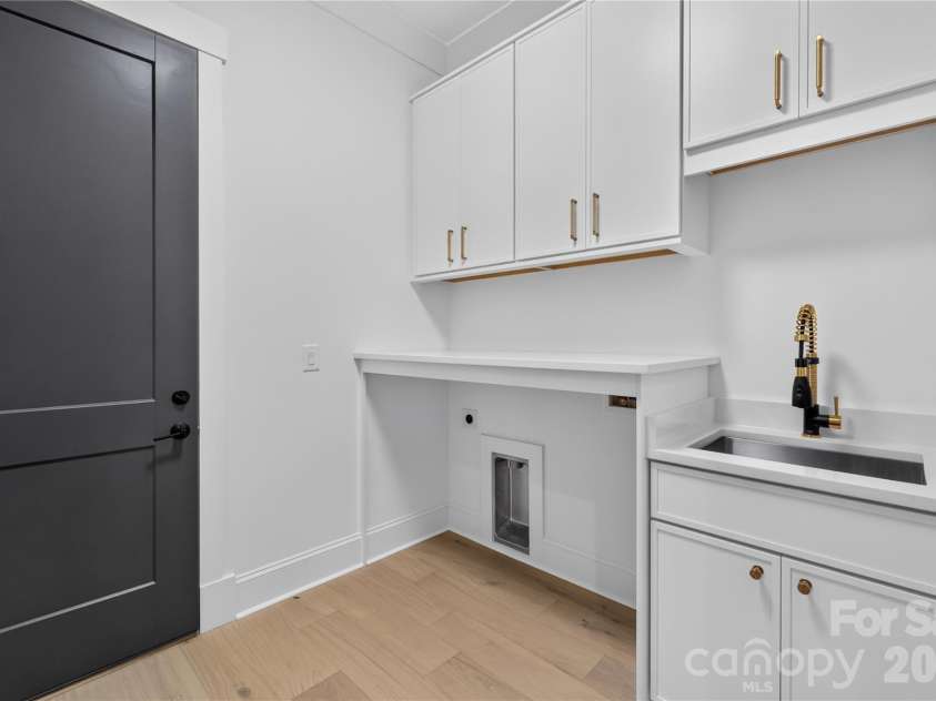 215 Smithfield Drive, Charlotte, NC 28270.  MLS# CAR4435405, YatesRealty ID 58221. 