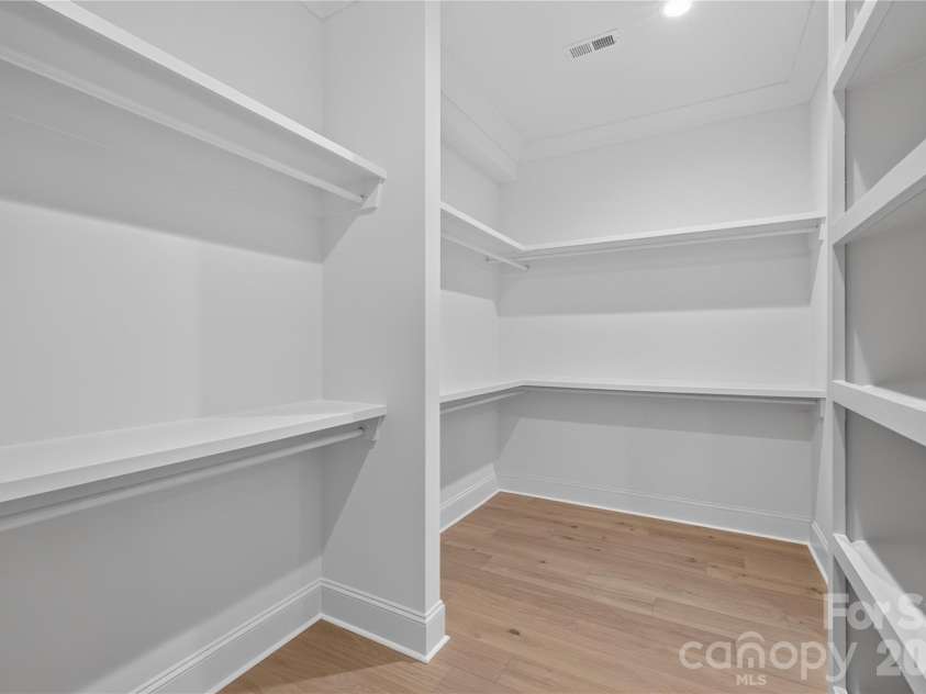 215 Smithfield Drive, Charlotte, NC 28270.  MLS# CAR4435405, YatesRealty ID 58221. 