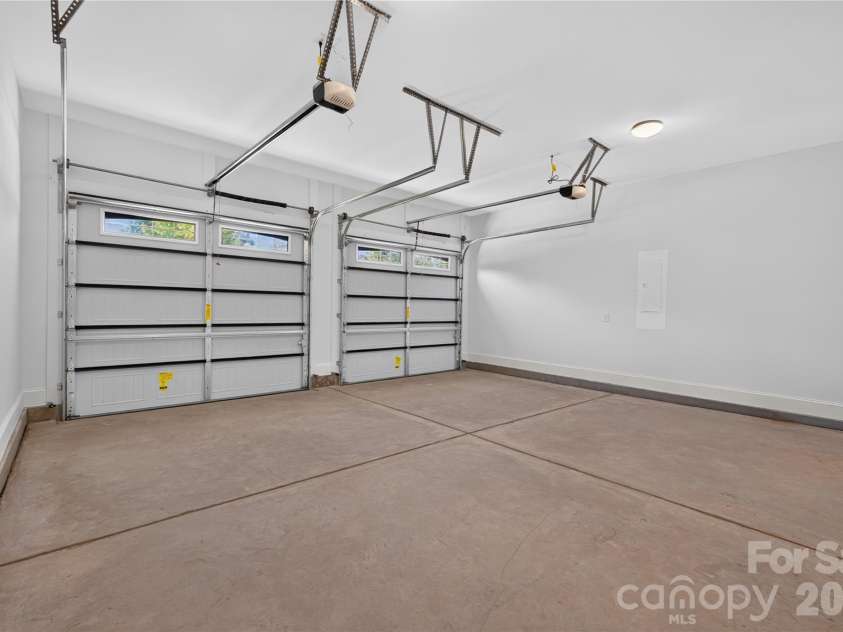 215 Smithfield Drive, Charlotte, NC 28270.  MLS# CAR4435405, YatesRealty ID 58221. 
