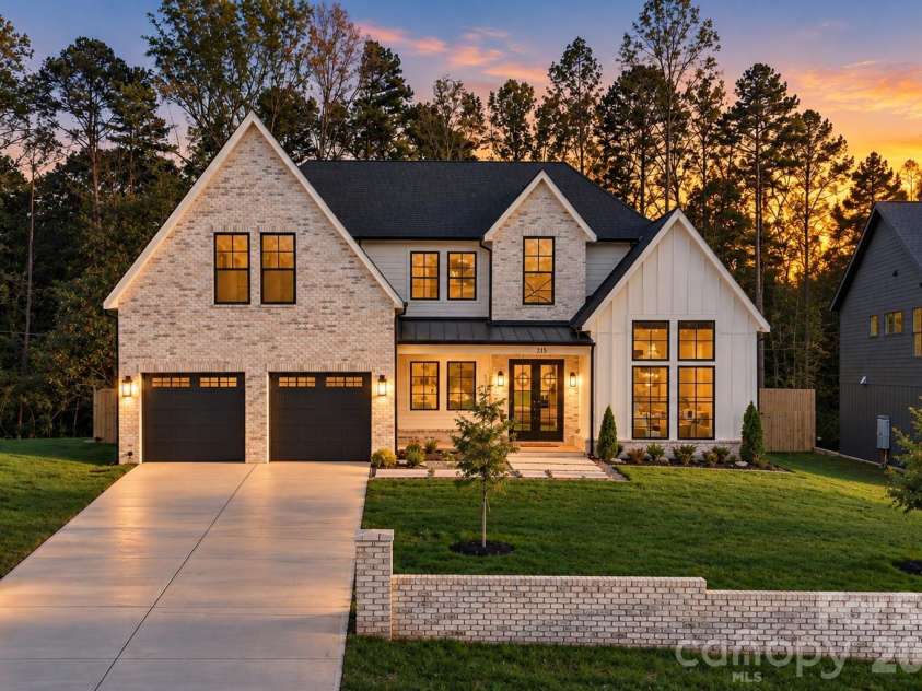 215 Smithfield Drive, Charlotte, NC 28270.  MLS# CAR4435405, YatesRealty ID 58221. 