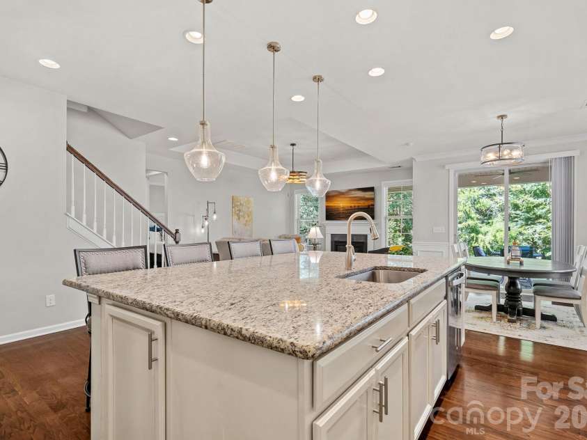 11237 Black Brant Lane, Charlotte, NC 28278.  MLS# CAR4435300, YatesRealty ID 58223. 