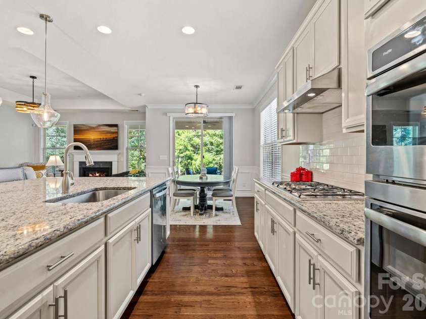 11237 Black Brant Lane, Charlotte, NC 28278.  MLS# CAR4435300, YatesRealty ID 58223. 