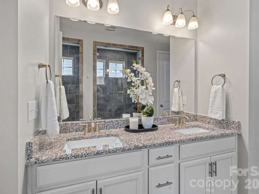 11237 Black Brant Lane, Charlotte, NC 28278.  MLS# CAR4435300, YatesRealty ID 58223. 