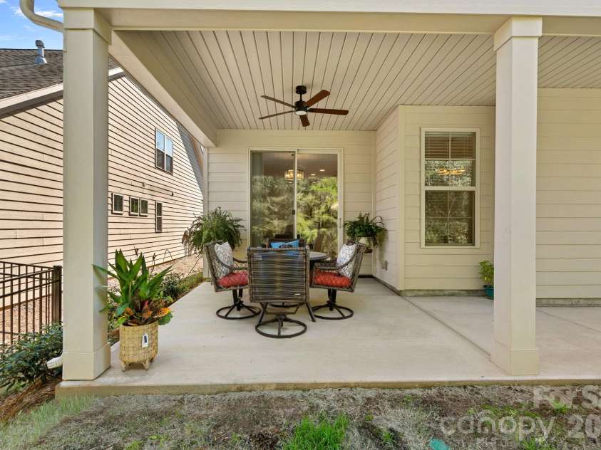 11237 Black Brant Lane, Charlotte, NC 28278.  MLS# CAR4435300, YatesRealty ID 58223. 
