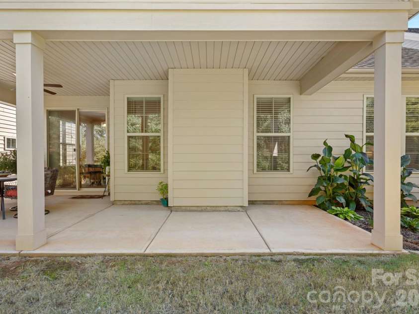11237 Black Brant Lane, Charlotte, NC 28278.  MLS# CAR4435300, YatesRealty ID 58223. 