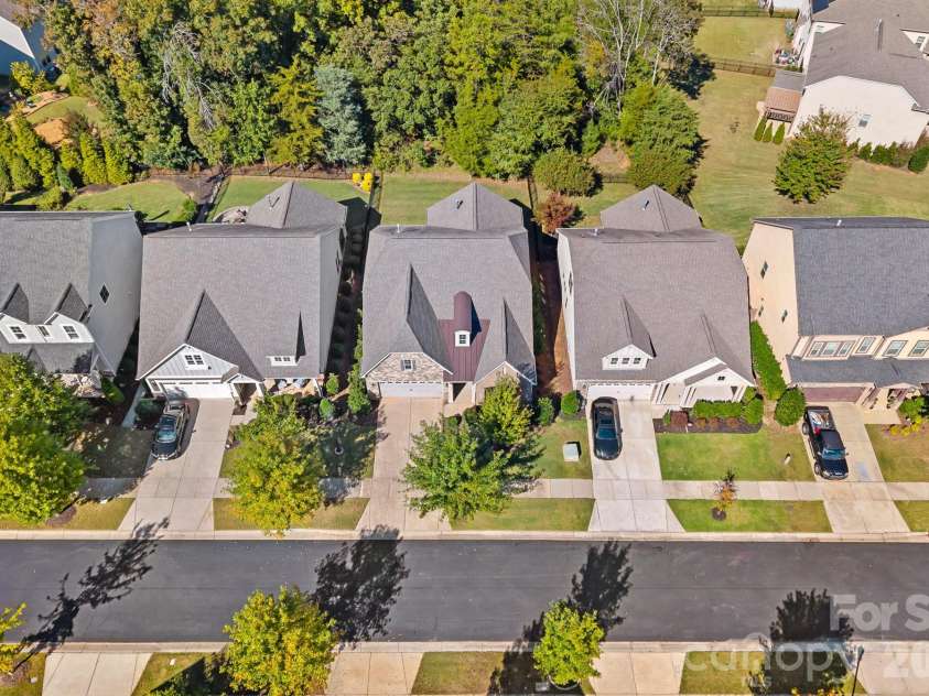 11237 Black Brant Lane, Charlotte, NC 28278.  MLS# CAR4435300, YatesRealty ID 58223. 