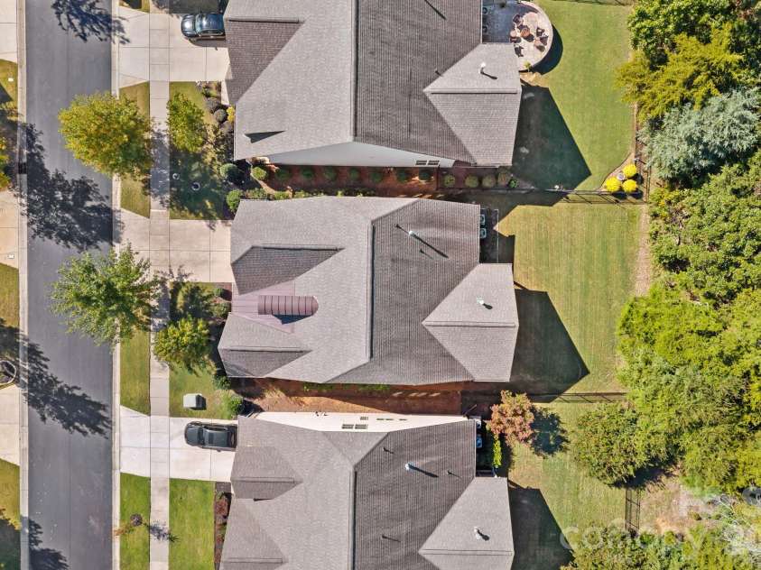 11237 Black Brant Lane, Charlotte, NC 28278.  MLS# CAR4435300, YatesRealty ID 58223. 