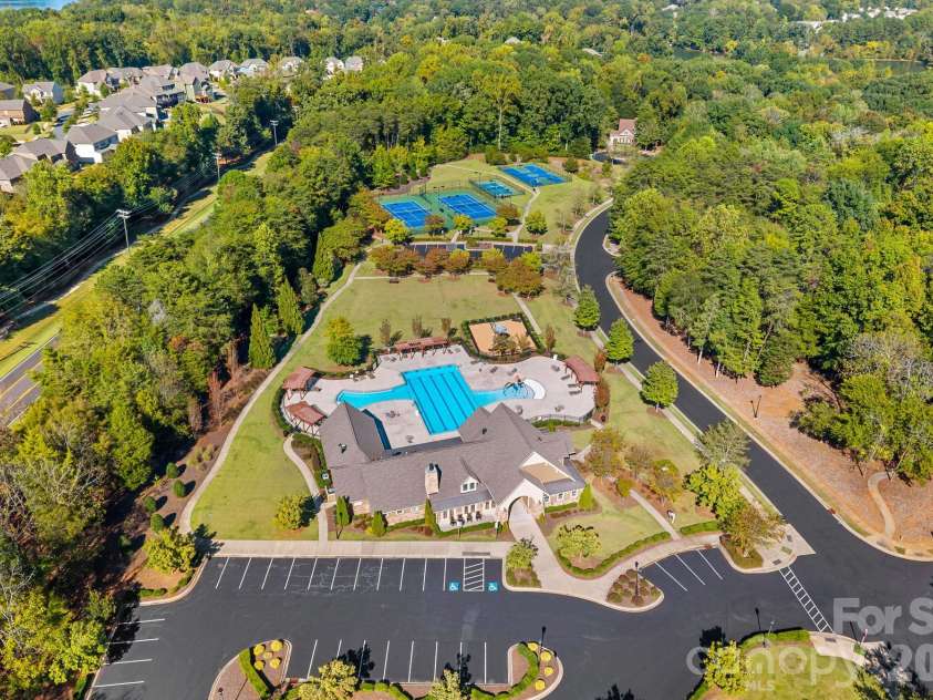 11237 Black Brant Lane, Charlotte, NC 28278.  MLS# CAR4435300, YatesRealty ID 58223. 