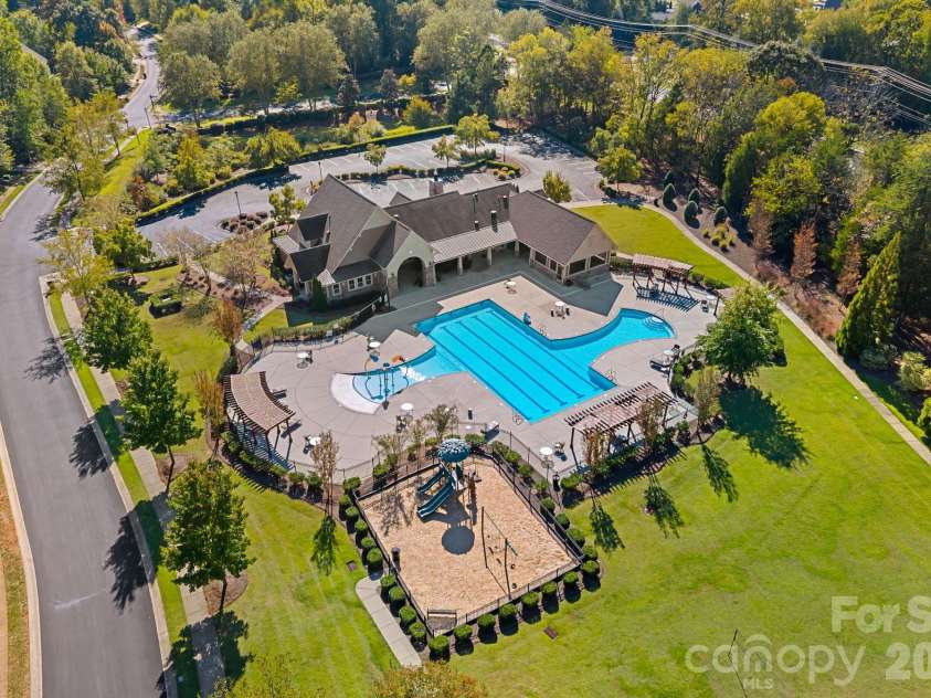 11237 Black Brant Lane, Charlotte, NC 28278.  MLS# CAR4435300, YatesRealty ID 58223. 