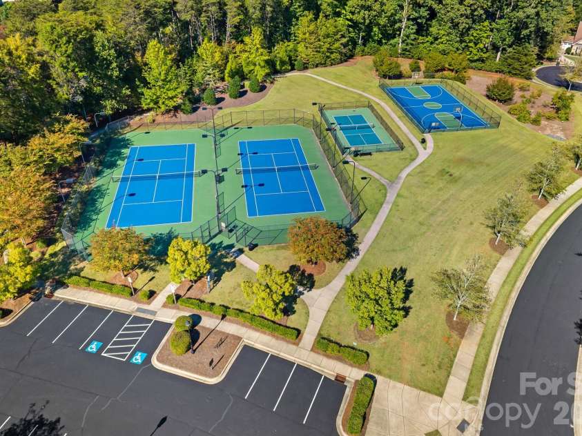 11237 Black Brant Lane, Charlotte, NC 28278.  MLS# CAR4435300, YatesRealty ID 58223. 