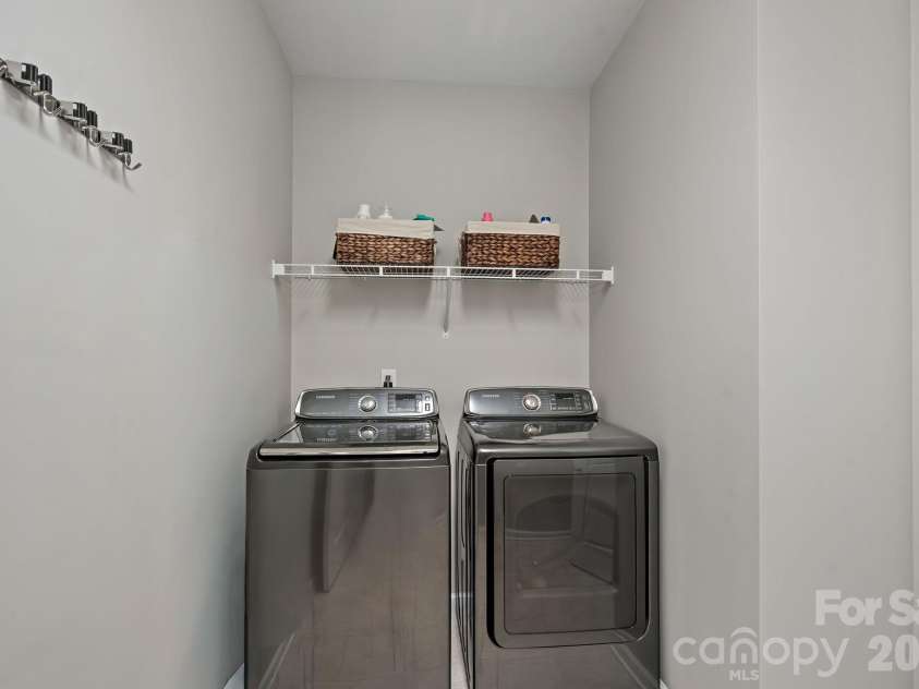 11237 Black Brant Lane, Charlotte, NC 28278.  MLS# CAR4435300, YatesRealty ID 58223. Laundry room