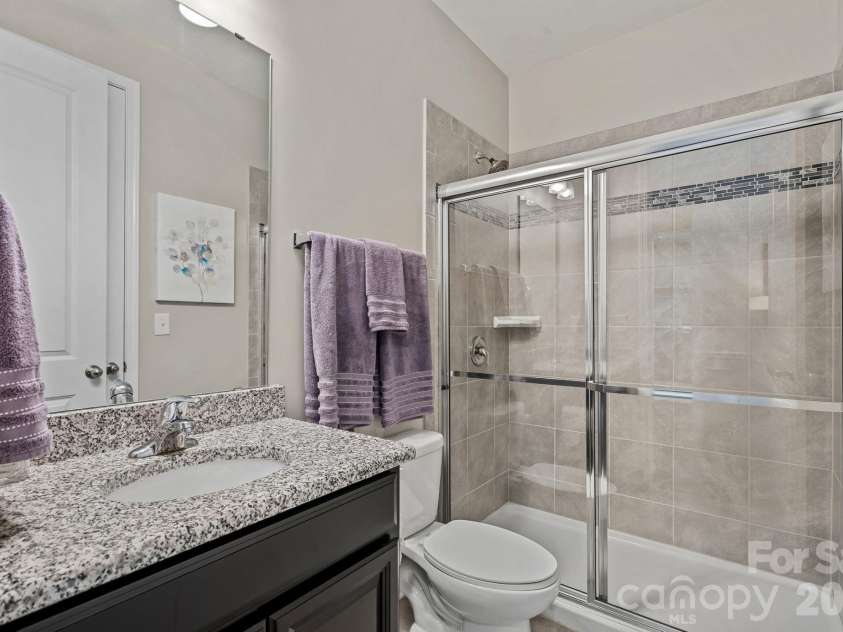 11237 Black Brant Lane, Charlotte, NC 28278.  MLS# CAR4435300, YatesRealty ID 58223. Main-level full bath