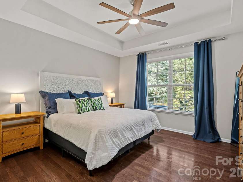 11237 Black Brant Lane, Charlotte, NC 28278.  MLS# CAR4435300, YatesRealty ID 58223. Main-level owner's suite