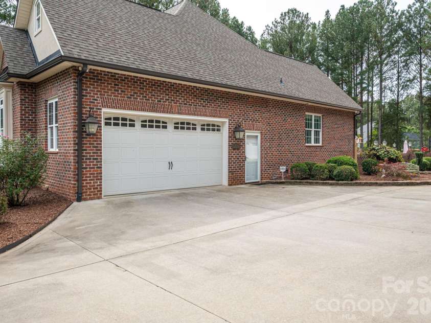 2750 Arbor Hills Drive, Lincolnton, NC 28092.  MLS# CAR4426870, YatesRealty ID 58224. Garage