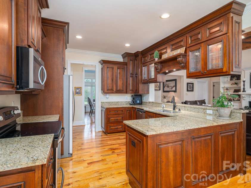 2750 Arbor Hills Drive, Lincolnton, NC 28092.  MLS# CAR4426870, YatesRealty ID 58224. Kitchen