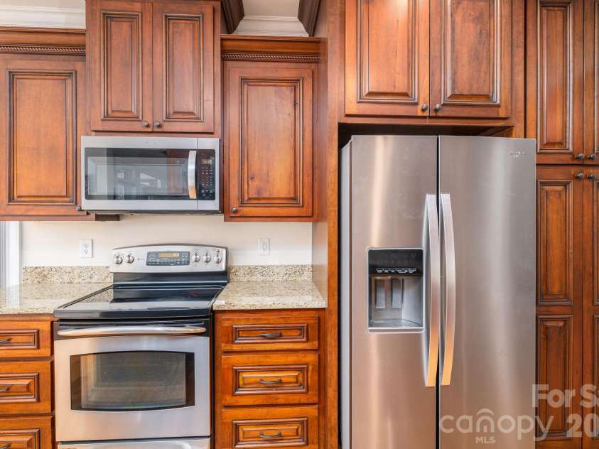 2750 Arbor Hills Drive, Lincolnton, NC 28092.  MLS# CAR4426870, YatesRealty ID 58224. Kitchen