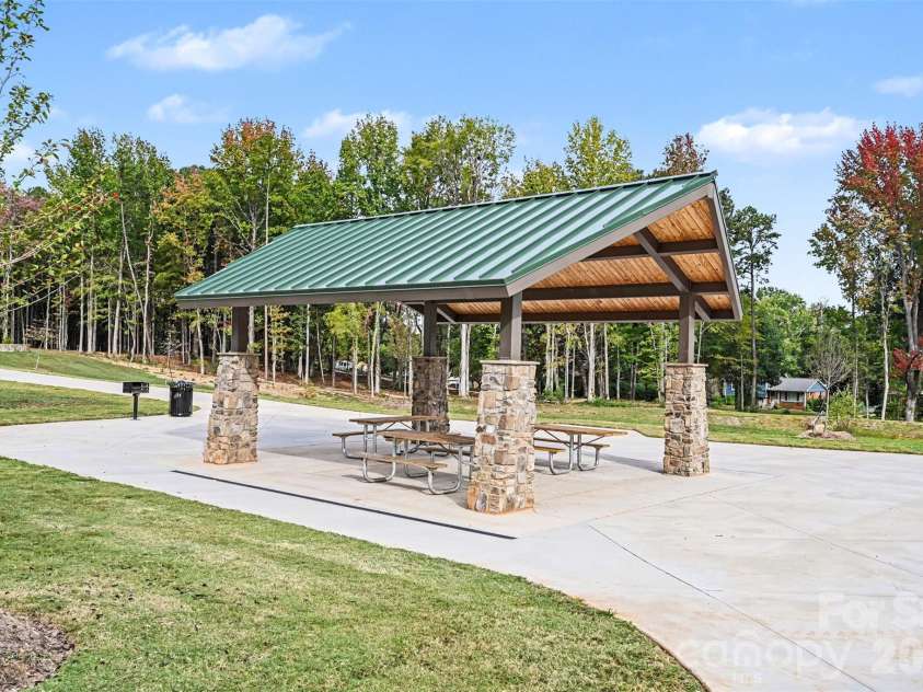 5621 Alanhurst Place, Charlotte, NC 28217.  MLS# CAR4424544, YatesRealty ID 58226. Archdale Park