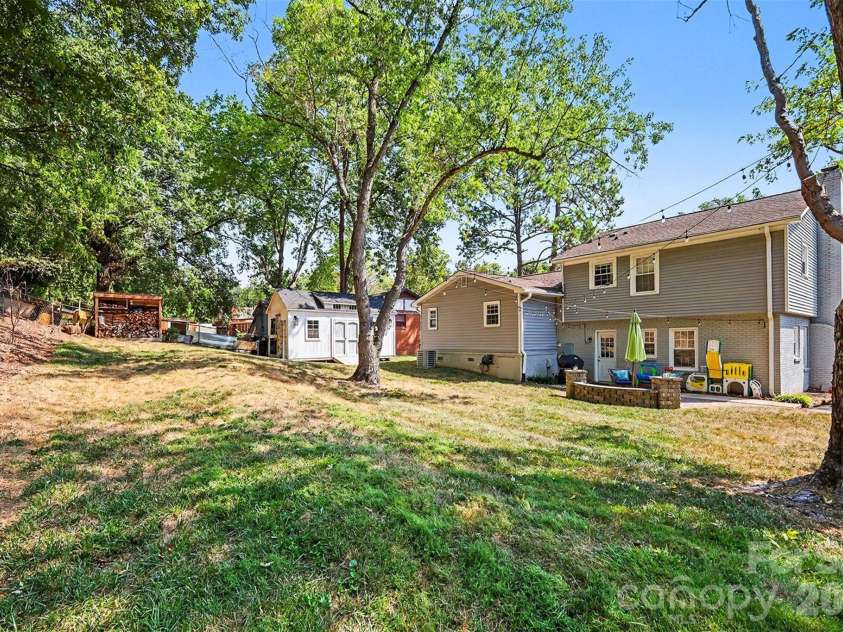 5621 Alanhurst Place, Charlotte, NC 28217.  MLS# CAR4424544, YatesRealty ID 58226. Backyard