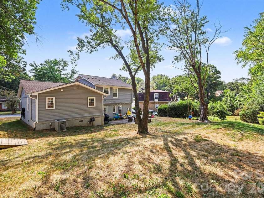 5621 Alanhurst Place, Charlotte, NC 28217.  MLS# CAR4424544, YatesRealty ID 58226. Backyard