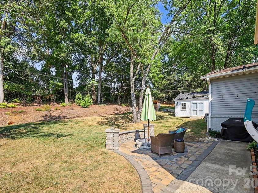 5621 Alanhurst Place, Charlotte, NC 28217.  MLS# CAR4424544, YatesRealty ID 58226. Backyard - Fire pit Area