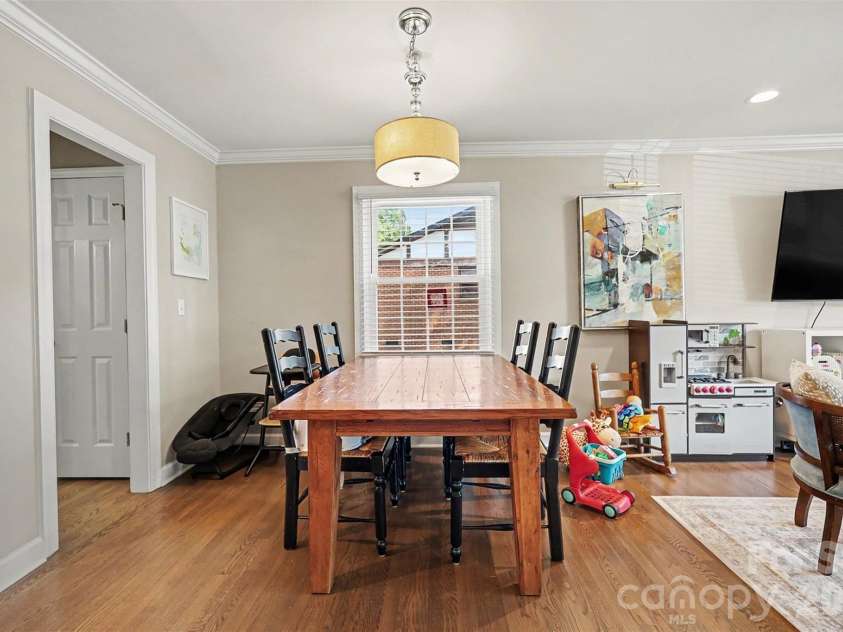 5621 Alanhurst Place, Charlotte, NC 28217.  MLS# CAR4424544, YatesRealty ID 58226. Dining Area