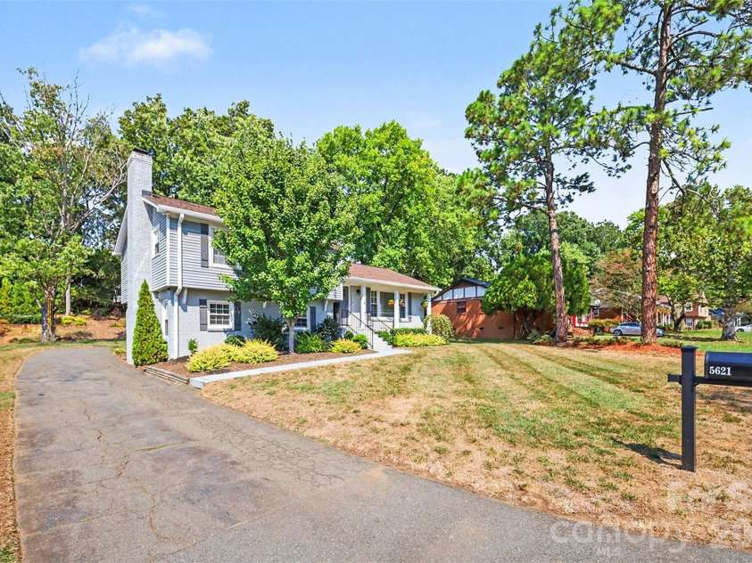 5621 Alanhurst Place, Charlotte, NC 28217.  MLS# CAR4424544, YatesRealty ID 58226. Driveway