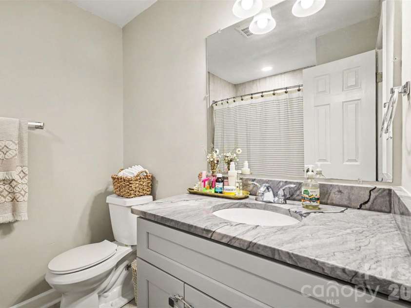 5621 Alanhurst Place, Charlotte, NC 28217.  MLS# CAR4424544, YatesRealty ID 58226. Guest Bathroom - Upper