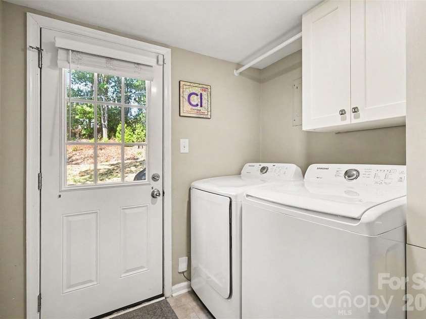 5621 Alanhurst Place, Charlotte, NC 28217.  MLS# CAR4424544, YatesRealty ID 58226. Laundry Room - Back Door