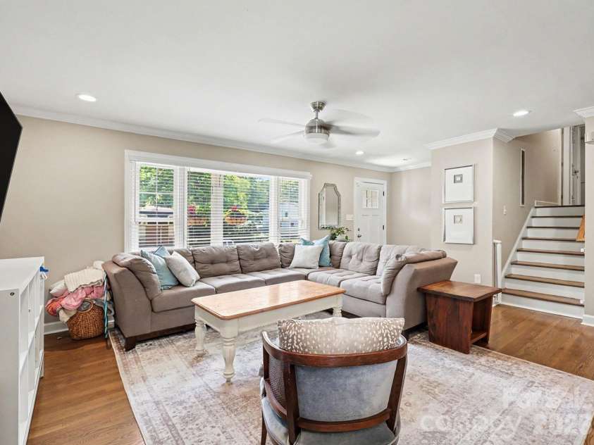 5621 Alanhurst Place, Charlotte, NC 28217.  MLS# CAR4424544, YatesRealty ID 58226. Living Room