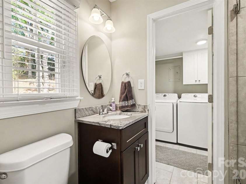 5621 Alanhurst Place, Charlotte, NC 28217.  MLS# CAR4424544, YatesRealty ID 58226. Lower Bathroom