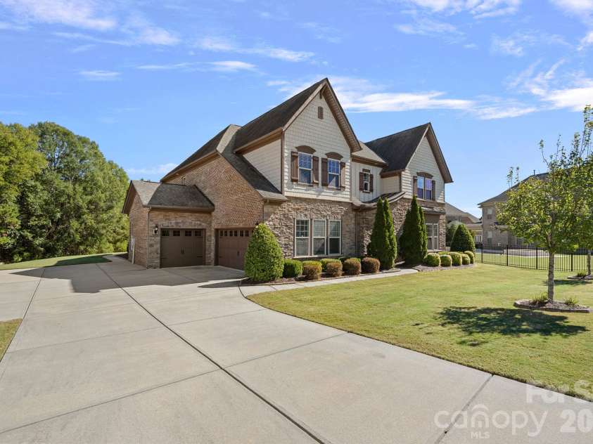 8322 Marigold Place, Harrisburg, NC 28075.  MLS# CAR4434976, YatesRealty ID 58227. 