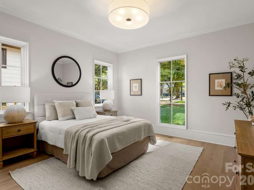 542 Lansdowne Road, Charlotte, NC 28270.  MLS# CAR4425418, YatesRealty ID 58228. 