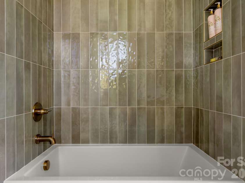 542 Lansdowne Road, Charlotte, NC 28270.  MLS# CAR4425418, YatesRealty ID 58228. 